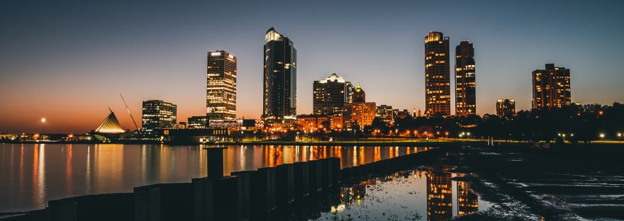 Milwaukee skyline at night